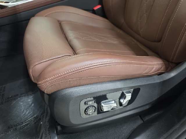 Certified 2025 BMW X7 xDrive40i w/ M Sport Package AWD/4WD image 26