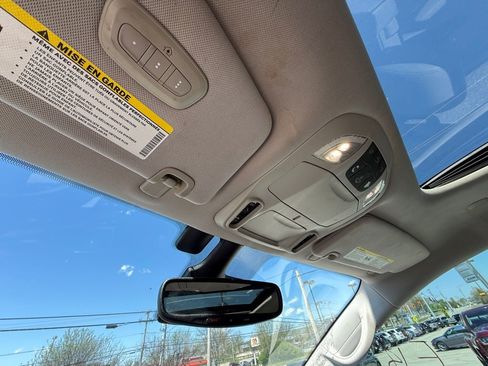 Used 2017 Chrysler Pacifica Limited image 22