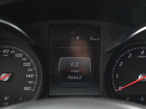 Used 2018 Mercedes-Benz GLC 300 4MATIC image 11