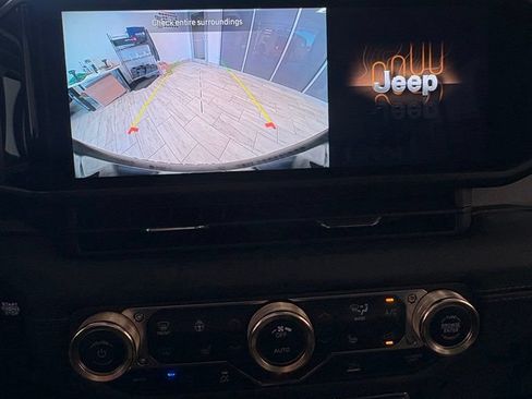 Used 2024 Jeep Wrangler Unlimited Sahara AWD/4WD image 26