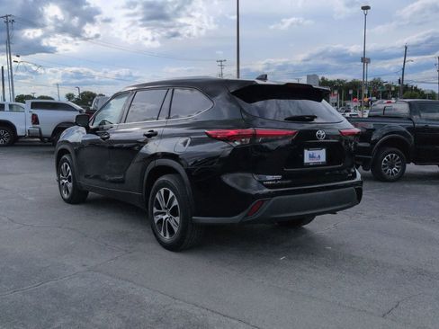 Used 2021 Toyota Highlander XLE FWD image 6