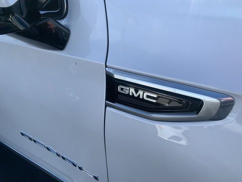 Used 2023 GMC Yukon XL Denali image 7