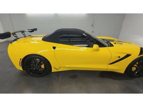 Used 2017 Chevrolet Corvette Stingray Convertible RWD image 9