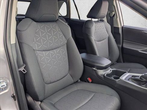 Used 2025 Toyota RAV4 XLE image 19