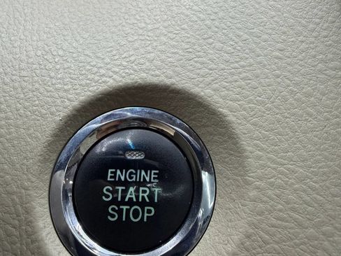 Used 2011 Toyota Avalon Limited FWD image 18