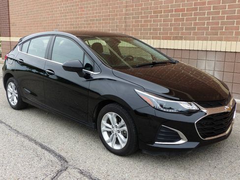 Used 2019 Chevrolet Cruze LT w/ Convenience Package FWD image 12