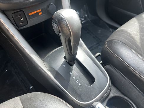 Used 2022 Chevrolet Trax LT w/ LT Convenience Package image 31