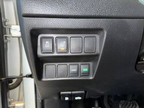 Used 2017 Nissan Rogue SV FWD image 19