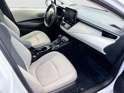 Used 2022 Toyota Corolla LE FWD image 26