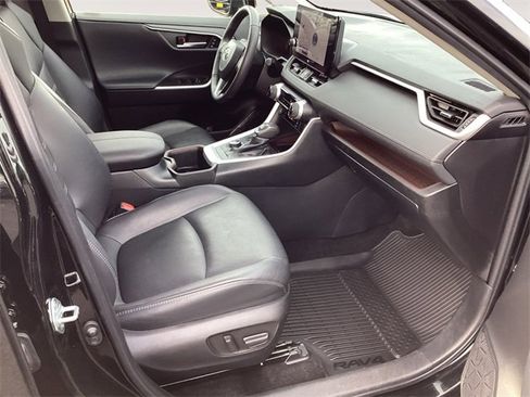 Used 2023 Toyota RAV4 Limited image 15