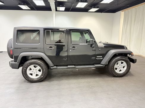 Used 2018 Jeep Wrangler Unlimited Sport S image 9