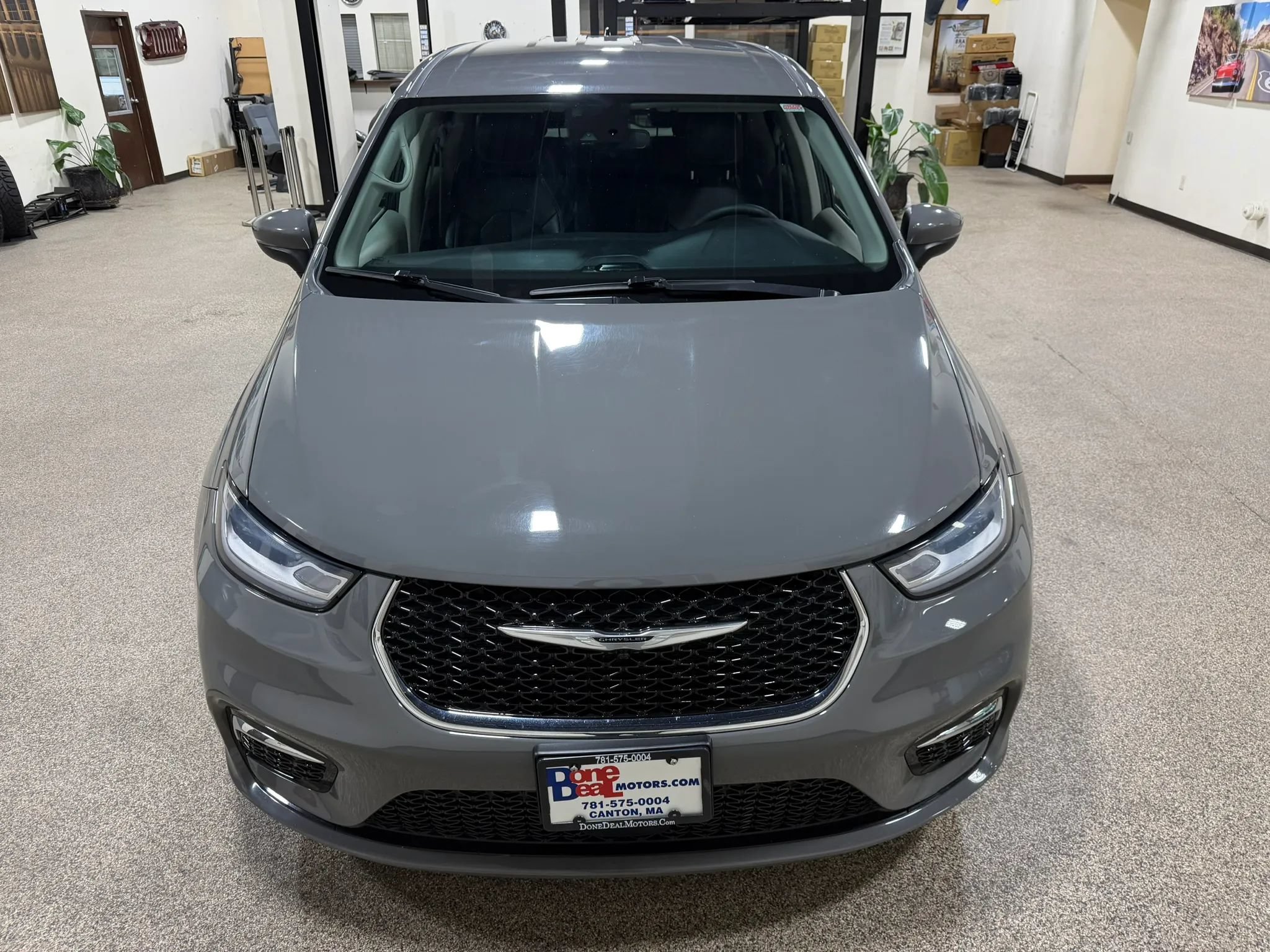 Used 2023 Chrysler Pacifica Touring-L FWD image 11