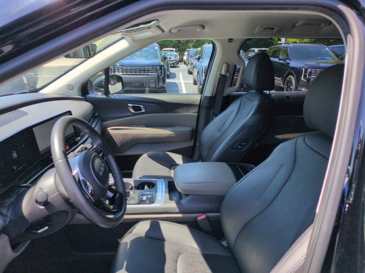 Certified 2025 Kia Carnival EX FWD image 14