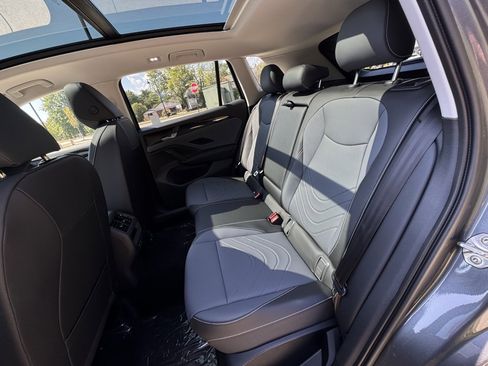 New 2025 Volkswagen Tiguan SE image 29