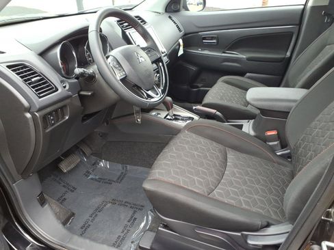 Used 2025 Mitsubishi Outlander Sport LE AWD/4WD image 11