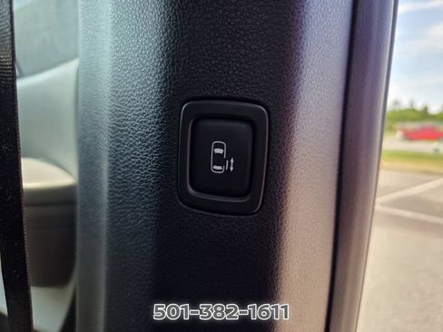 Used 2023 Kia Carnival LX FWD image 19