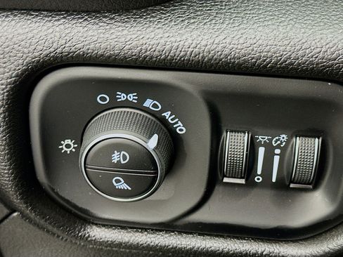 Used 2025 RAM 1500 Laramie image 17