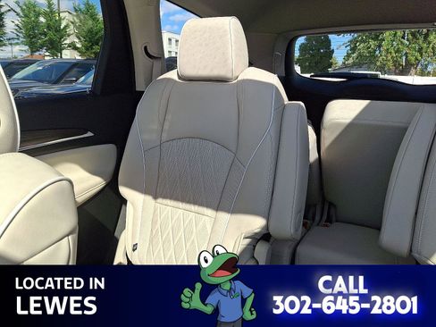 Used 2023 Buick Enclave Avenir w/ Avenir Technology Package image 18