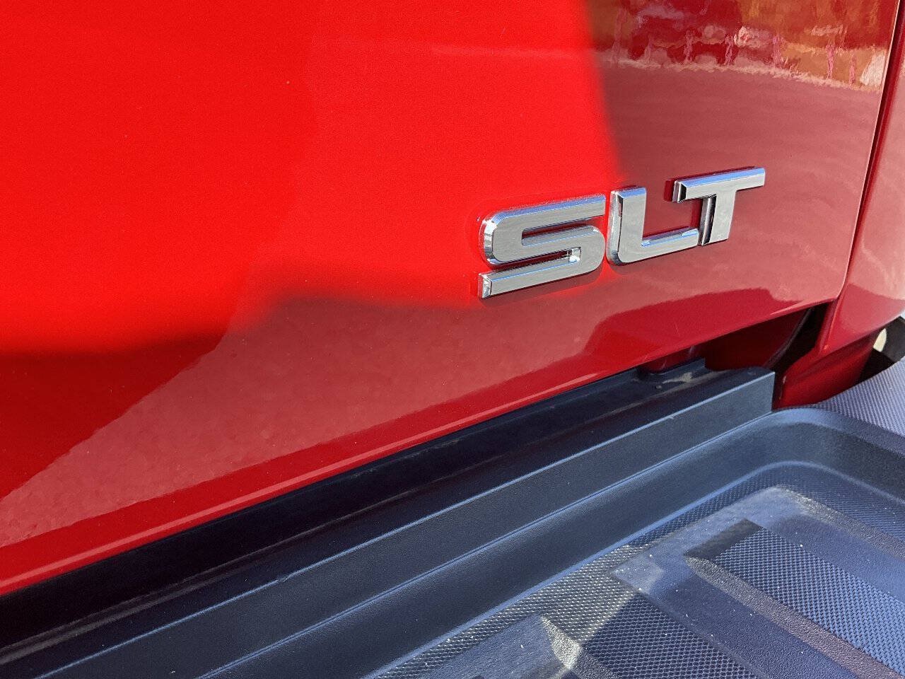 Used 2015 GMC Sierra 2500 SLT w/ Duramax Plus Package AWD/4WD image 38