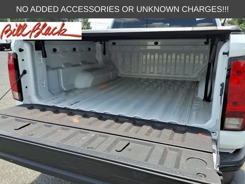Used 2024 Chevrolet Colorado W/T w/ Advanced Trailering Package AWD/4WD image 6