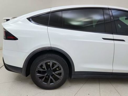 Used 2023 Tesla Model X image 7