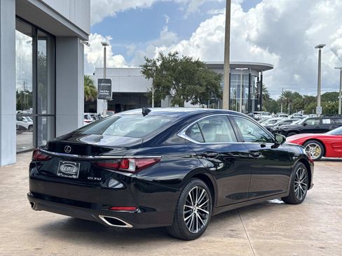Used 2024 Lexus ES 350 w/ Premium Package FWD image 3