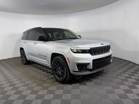 Used 2025 Jeep Grand Cherokee L Summit AWD/4WD image 4