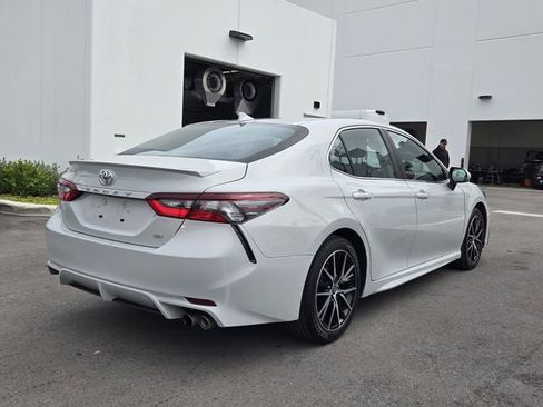 Used 2024 Toyota Camry SE image 7
