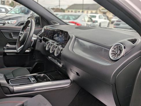 Certified 2025 Mercedes-Benz GLA 250 4MATIC image 39