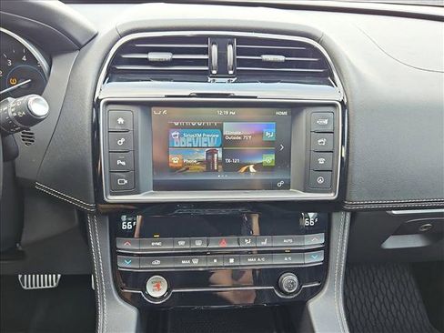 Used 2017 Jaguar F-PACE S image 15