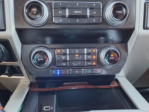 Used 2019 Ford F150 King Ranch w/ Equipment Group 601A Luxury AWD/4WD image 23