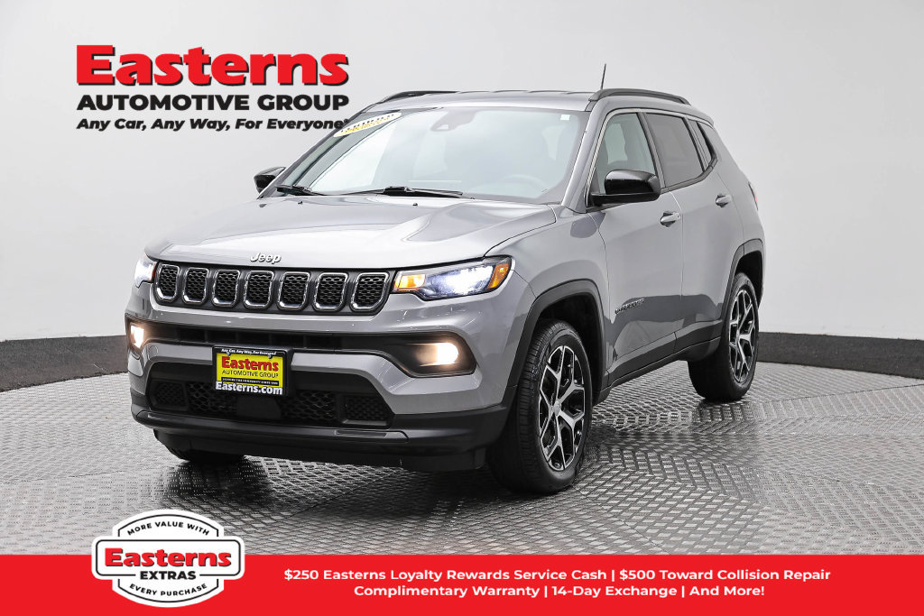 Used 2024 Jeep Compass Latitude AWD/4WD image 1