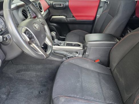 Used 2022 Toyota Tacoma SR5 w/ Technology Package RWD image 7