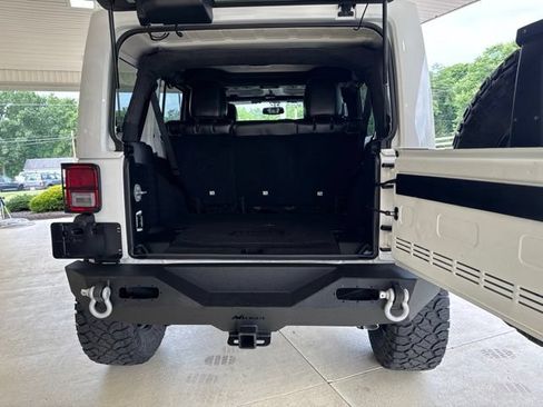 Used 2017 Jeep Wrangler Unlimited Sahara AWD/4WD image 27