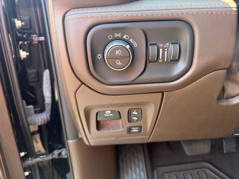 Used 2025 RAM 1500 Limited AWD/4WD image 17