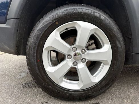 Used 2019 Jeep Compass Latitude w/ Cold Weather Group FWD image 21