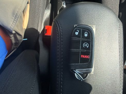 Used 2016 Jeep Renegade Latitude AWD/4WD image 25