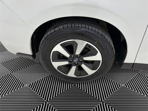 Used 2018 Subaru Forester 2.5i Premium w/ All-Weather Package image 9