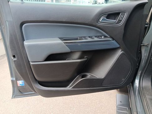 Used 2017 Chevrolet Colorado Z71 AWD/4WD image 10