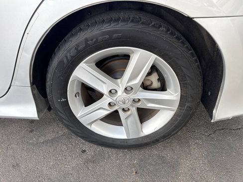 Used 2014 Toyota Camry L image 20