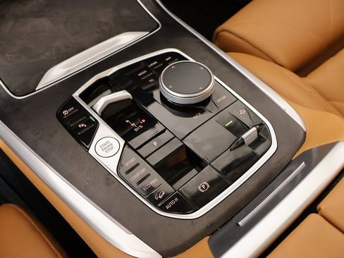 Used 2024 BMW X7 xDrive40i image 9