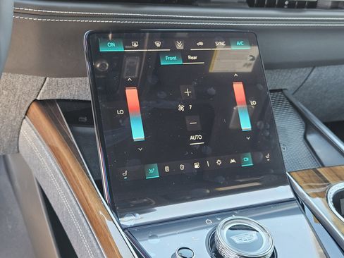 New 2026 Cadillac Vistiq Platinum w/ LPO, Floor Liner Package image 30