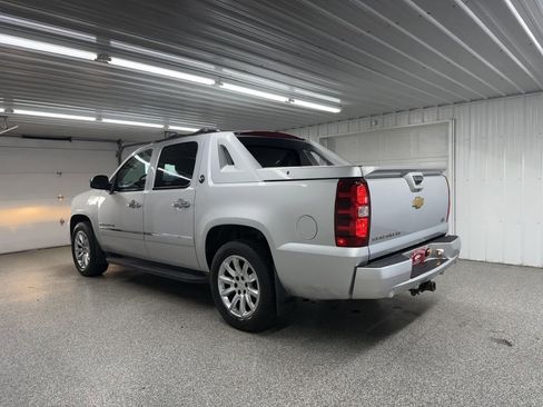 Used 2013 Chevrolet Avalanche LTZ image 4