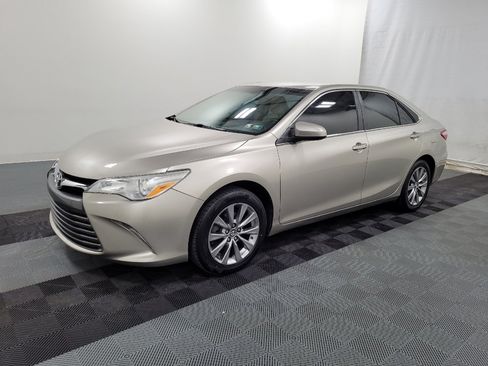 Used 2016 Toyota Camry XLE image 2