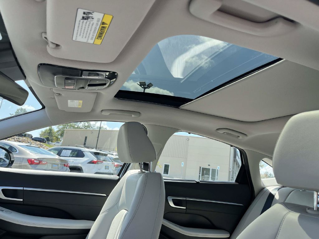 Certified 2025 Hyundai Sonata Limited FWD image 19