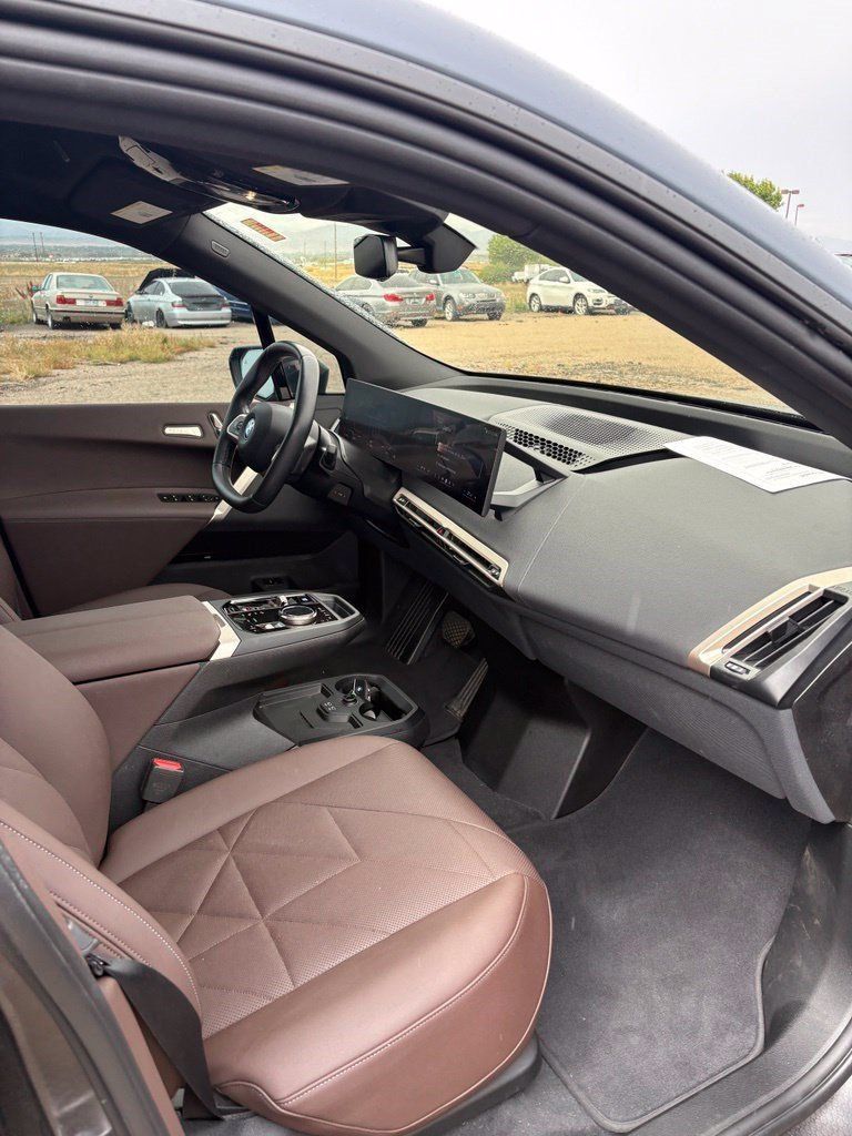 Used 2024 BMW iX xDrive50 w/ Premium Package AWD/4WD image 11