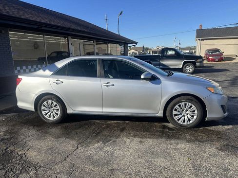 Used 2012 Toyota Camry LE image 3