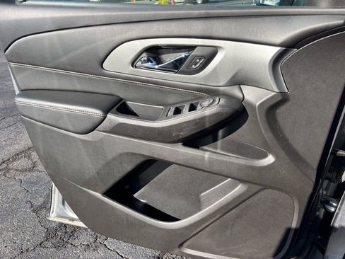 Used 2021 Chevrolet Traverse LS image 7