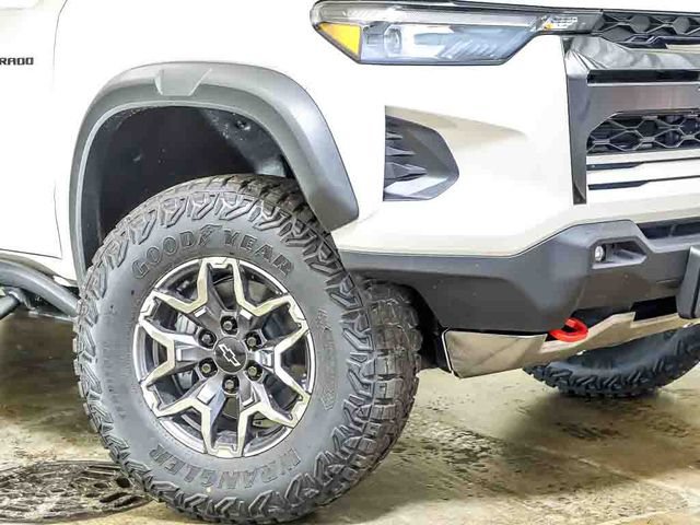 New 2026 Chevrolet Colorado ZR2 w/ Technology Package AWD/4WD image 4
