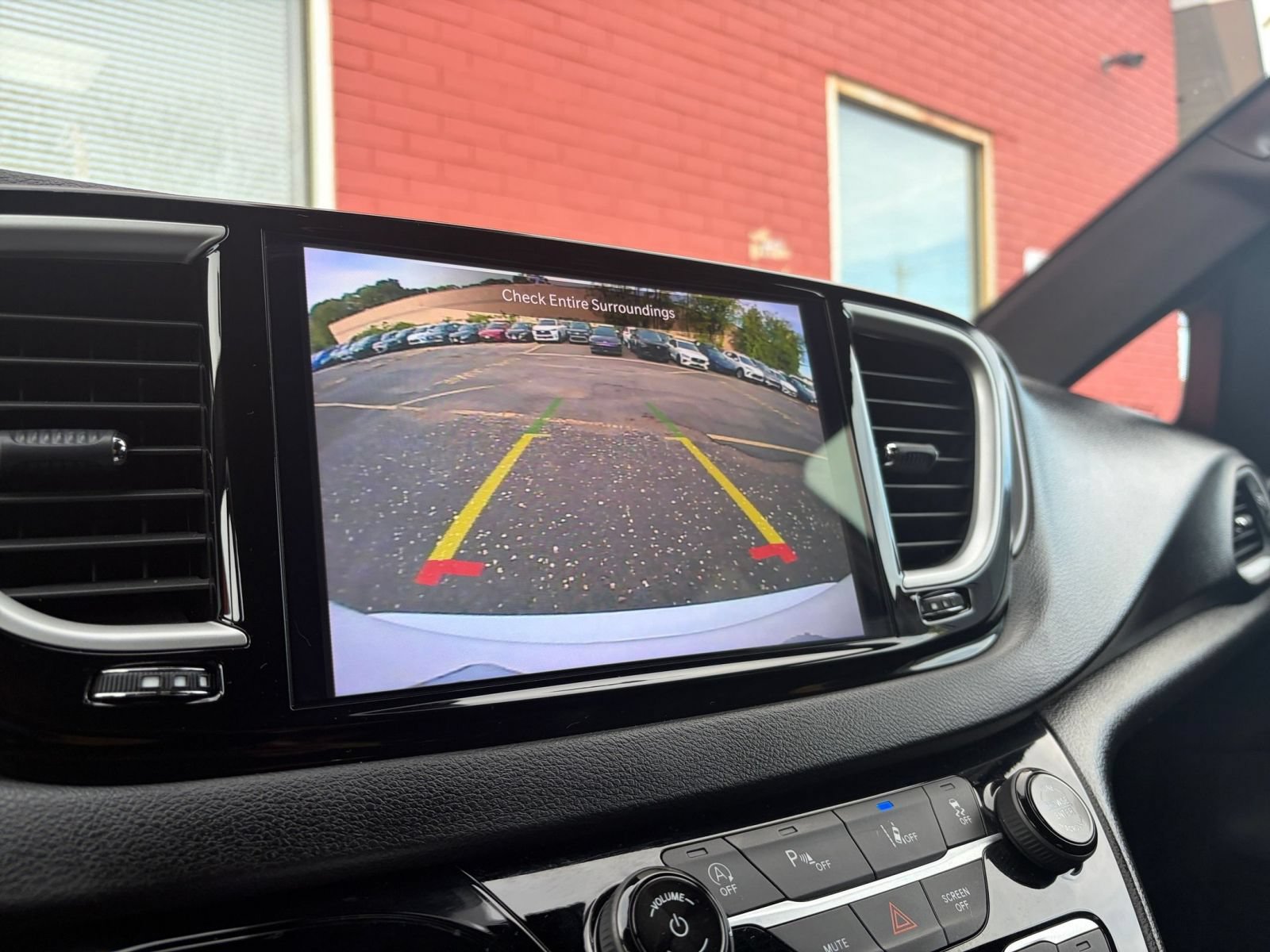 Used 2025 Chrysler Pacifica Select FWD image 25